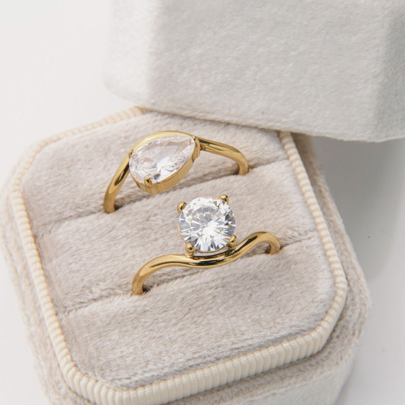 gold ring with round cut cubic zirconia stone in prong setting