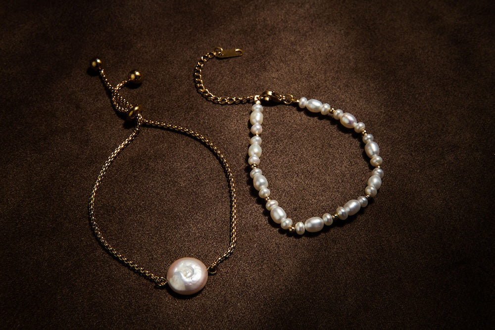 Freshwater pearl bracelets in waterproof gold. Classic, modern and perfect for everyday or bridal jewellery.