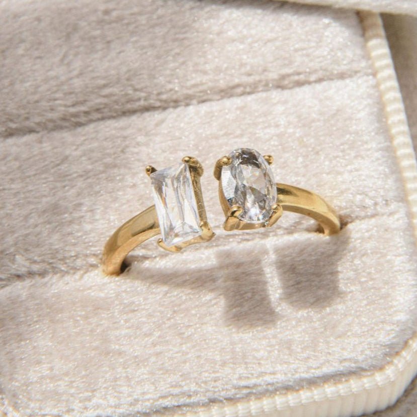 gold Toi et Moi ring with oval and baguette-cut cubic zirconia stones