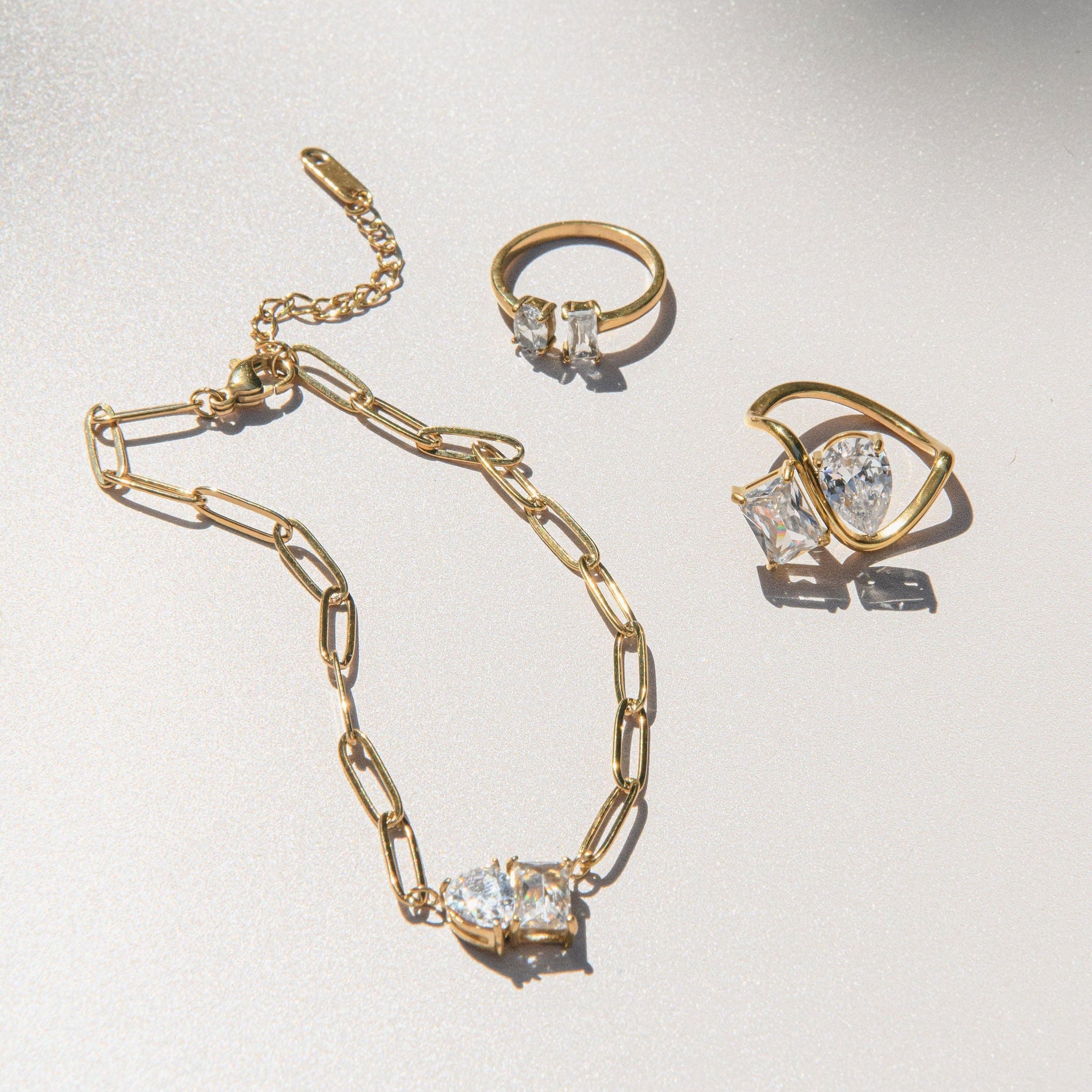 gold Toi et Moi ring with oval and baguette-cut cubic zirconia stones