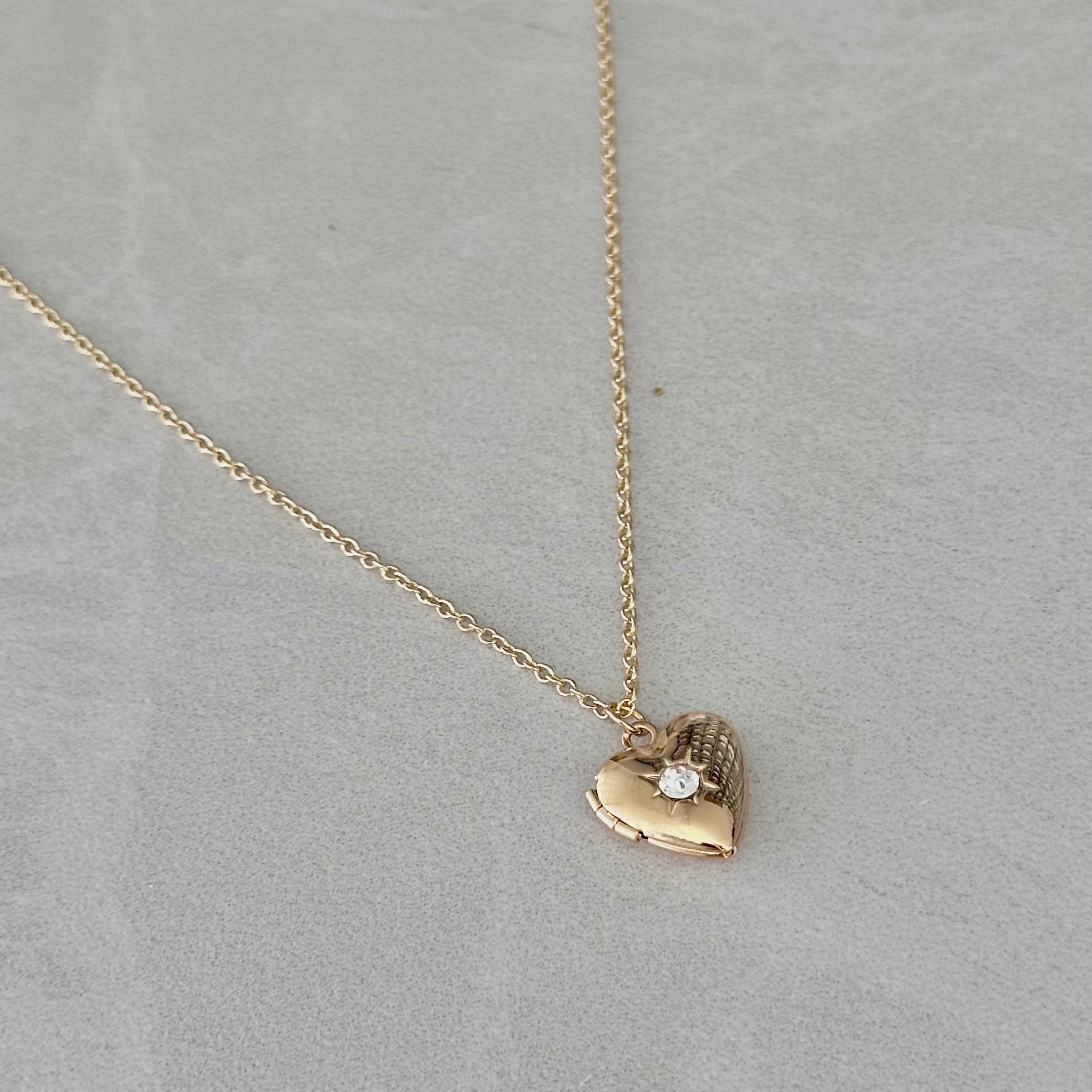 Amour Necklace